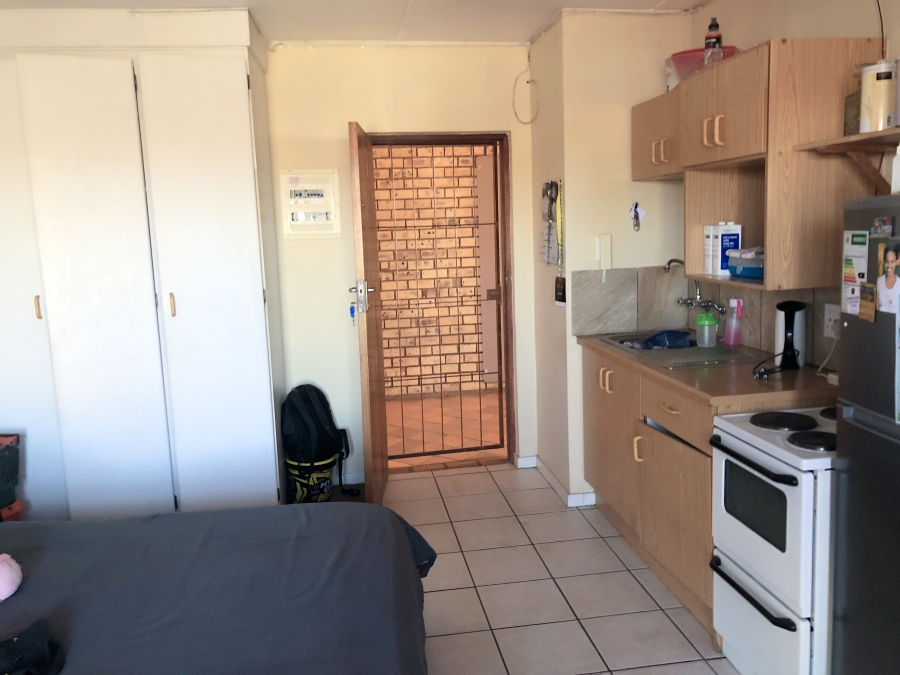 1 Bedroom Property for Sale in Kannoniers Park North West